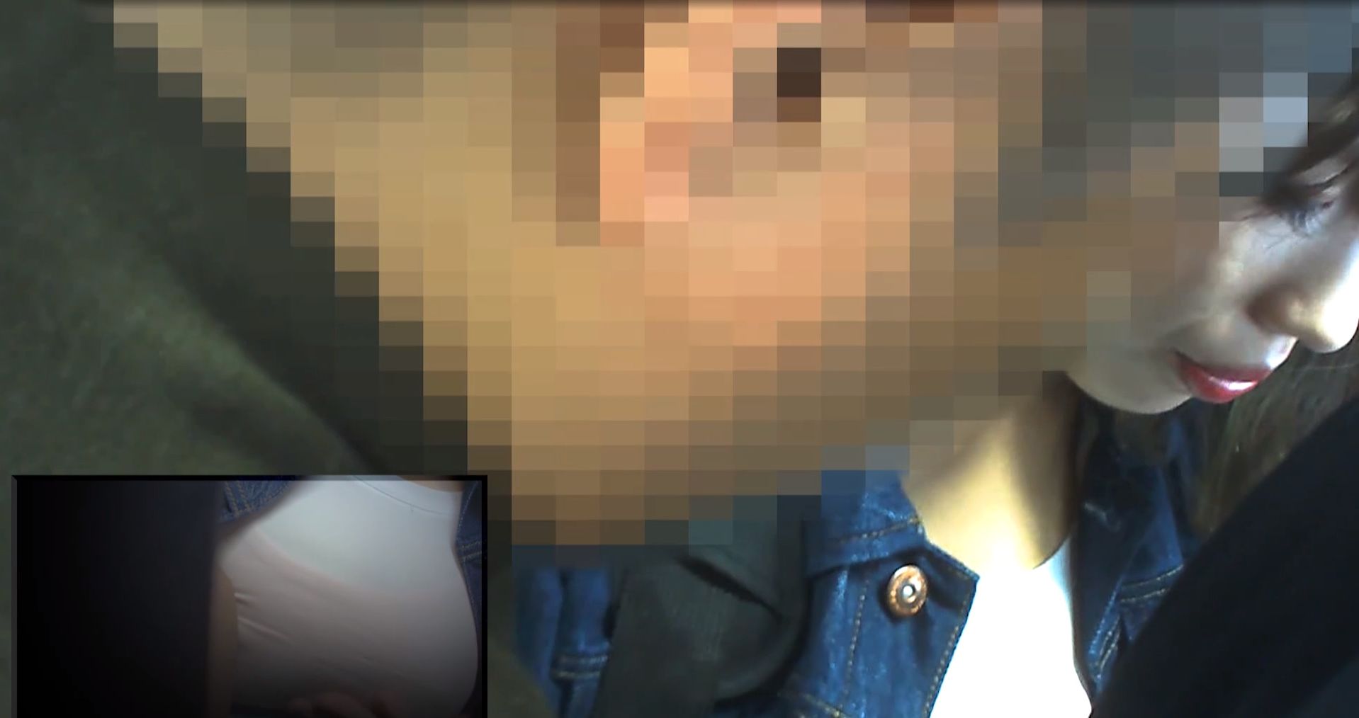 痴漢魔に胸を凝視される巨乳女子大生