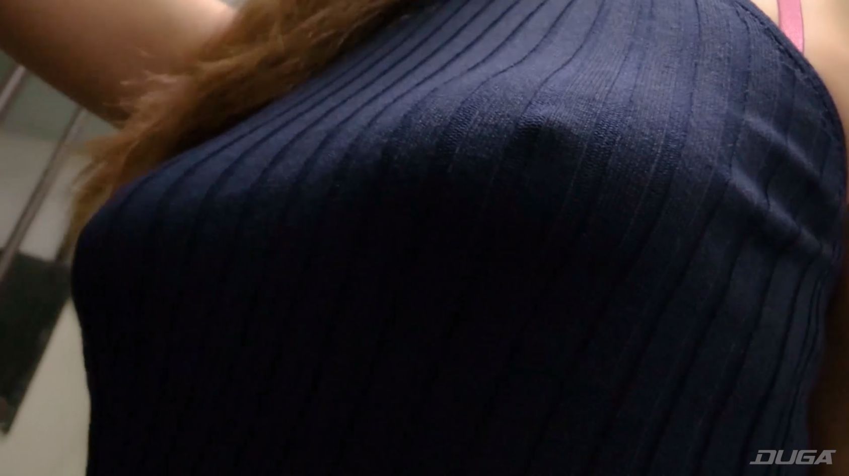 過激な私服を着て痴漢現場に向かう素人熟女の乾沙衣